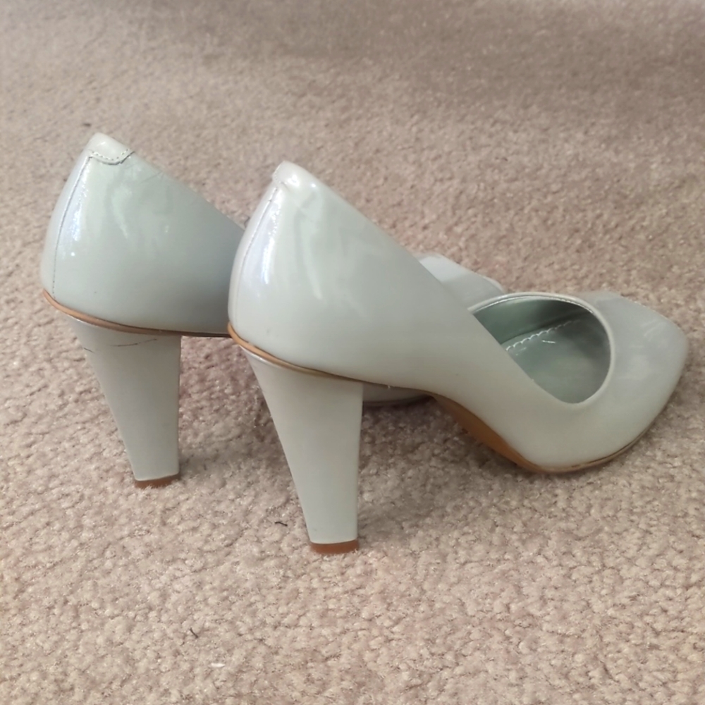 Linea Paolo Silver Peep Open Toe Patent Leather Heel 6M